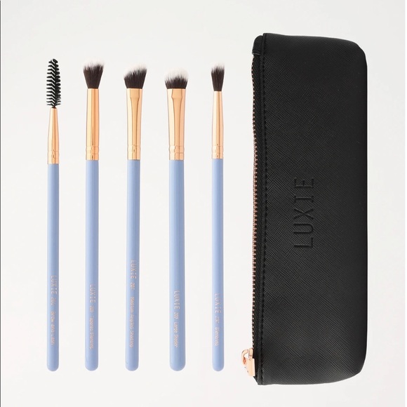 Essentials Eye Palette & Luxie Wonderlust set - Picture 4 of 5